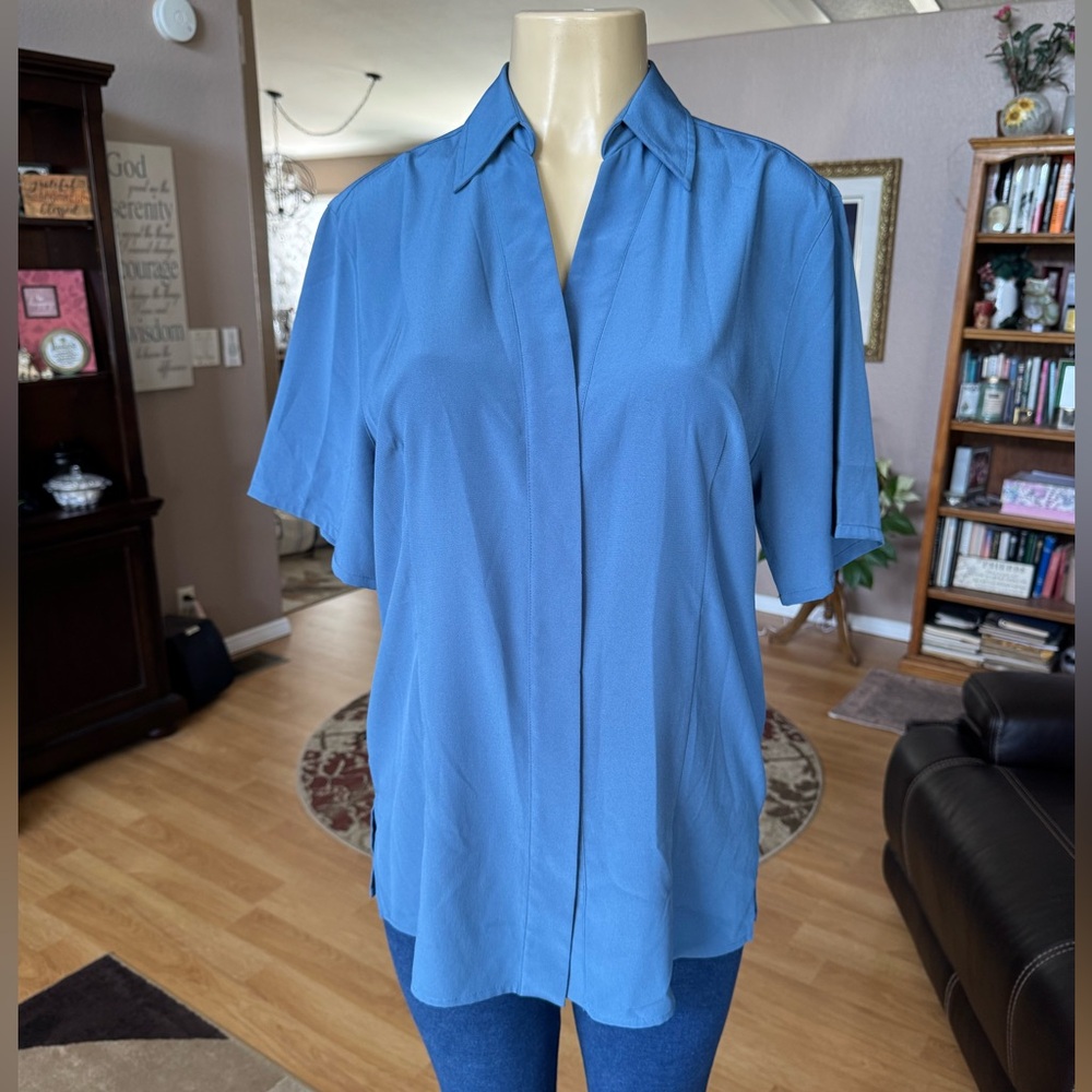 Drapers Studio blue short sleeve Vneck blouse-size 12